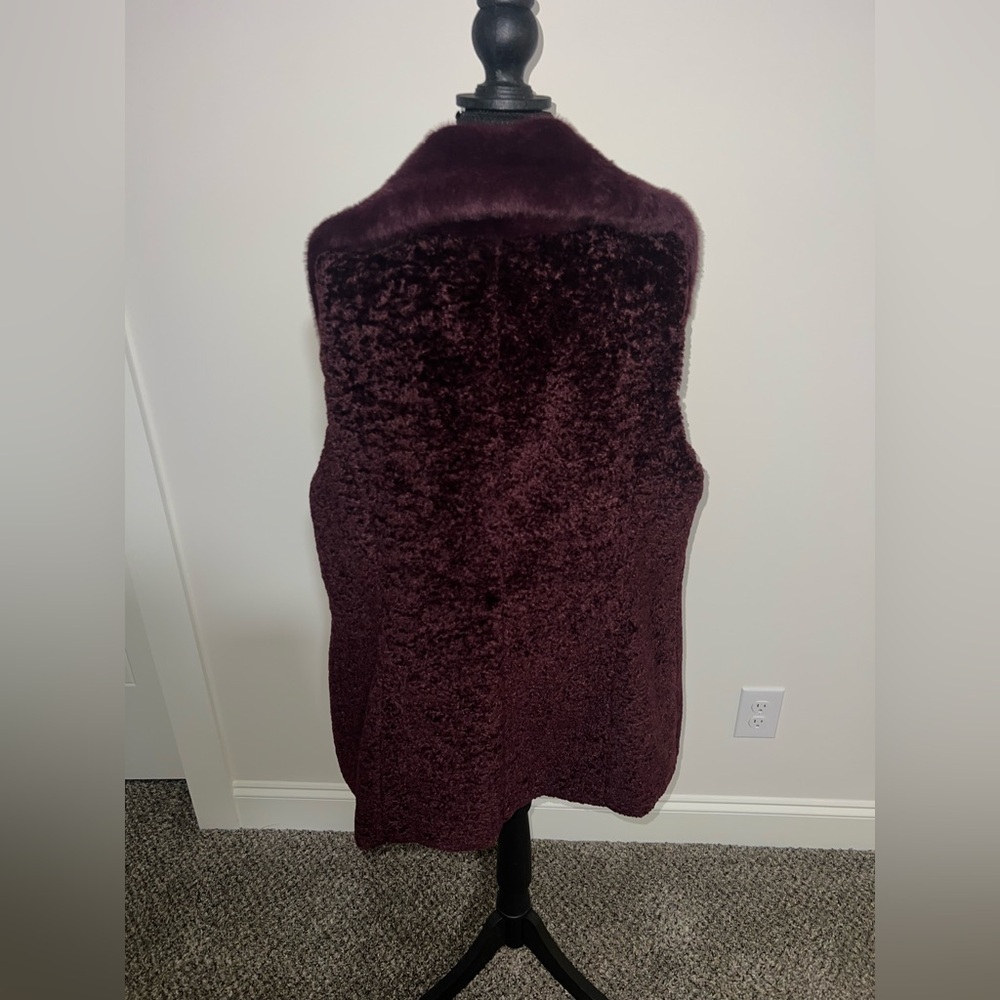 WHBM Textured Faux-Fur Vest Burgundy Cabernet Large quiet luxury elegant - Picture 7 of 14